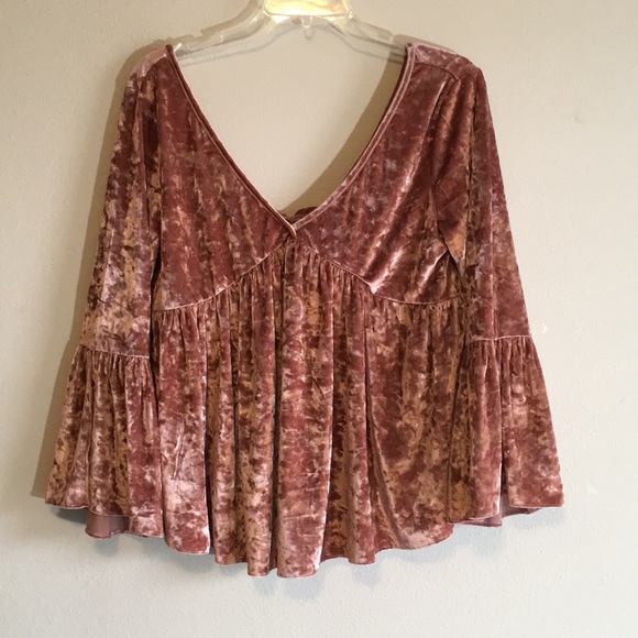 Classy Fashion Tops - NWT Boho Babydoll Top Velvet Peplum Bell Sleeves